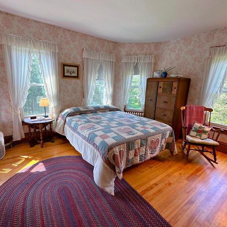 Private 2 Bedrooms And 1 Bathroom In Grand Victorian Home In The Heart Of The Whiite Mountains! Great Host Whitefield Bagian luar foto