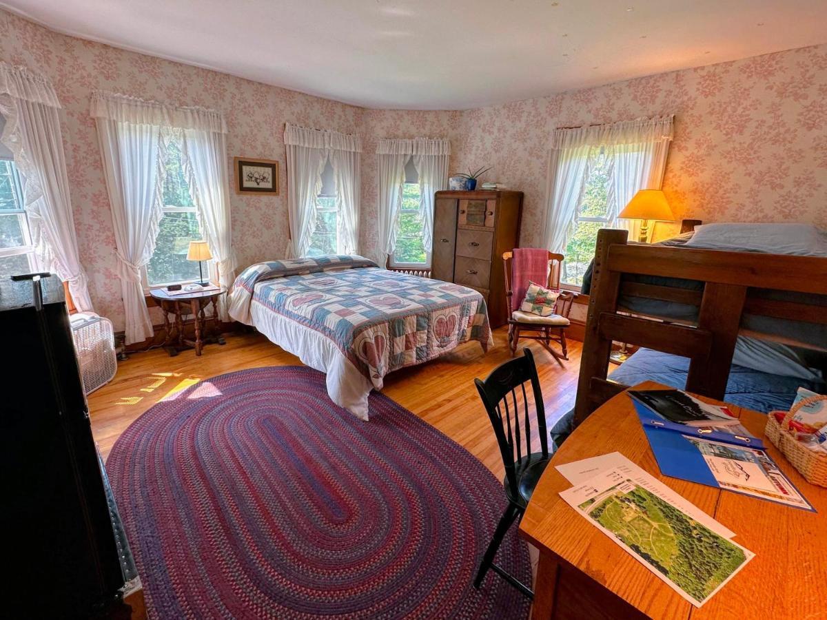 Private 2 Bedrooms And 1 Bathroom In Grand Victorian Home In The Heart Of The Whiite Mountains! Great Host Whitefield Bagian luar foto
