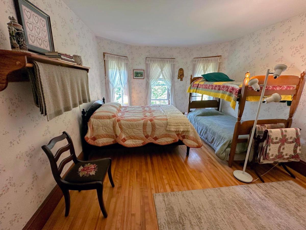Private 2 Bedrooms And 1 Bathroom In Grand Victorian Home In The Heart Of The Whiite Mountains! Great Host Whitefield Bagian luar foto