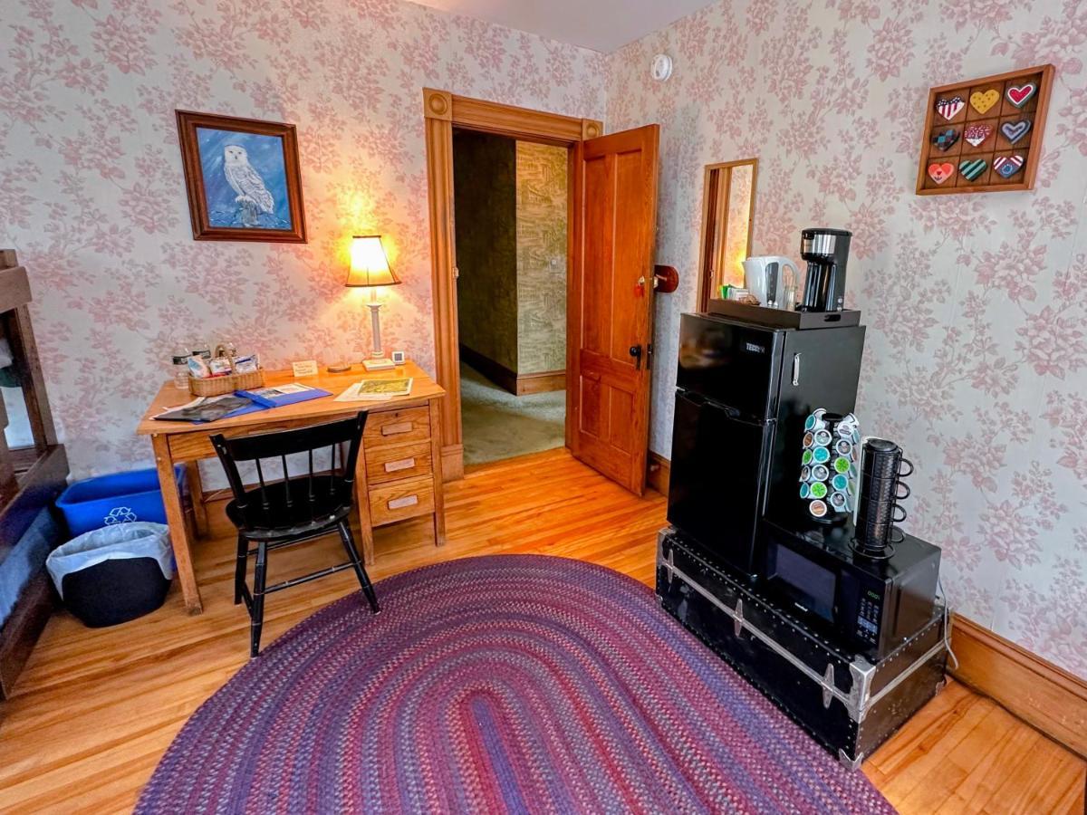 Private 2 Bedrooms And 1 Bathroom In Grand Victorian Home In The Heart Of The Whiite Mountains! Great Host Whitefield Bagian luar foto