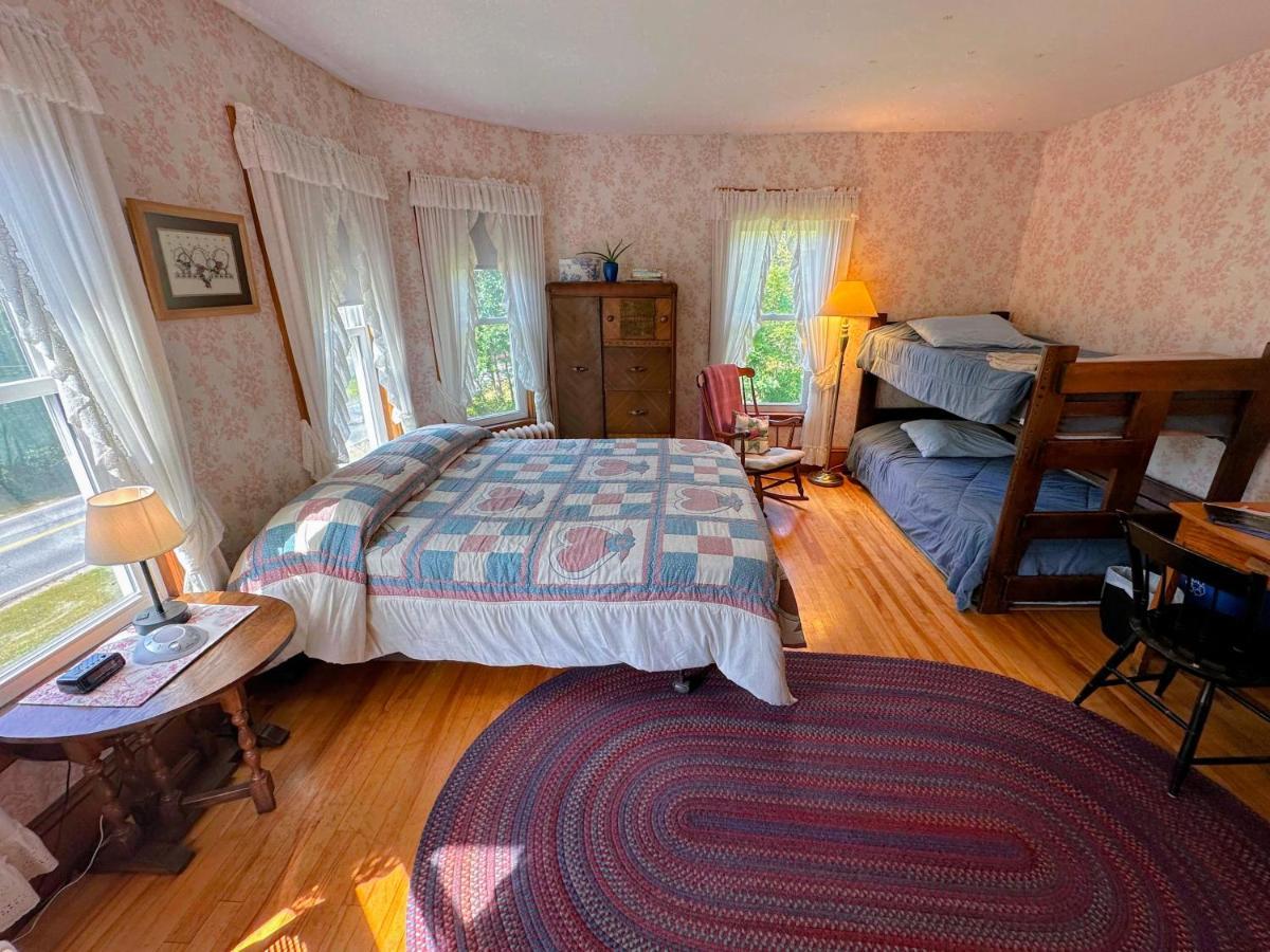 Private 2 Bedrooms And 1 Bathroom In Grand Victorian Home In The Heart Of The Whiite Mountains! Great Host Whitefield Bagian luar foto
